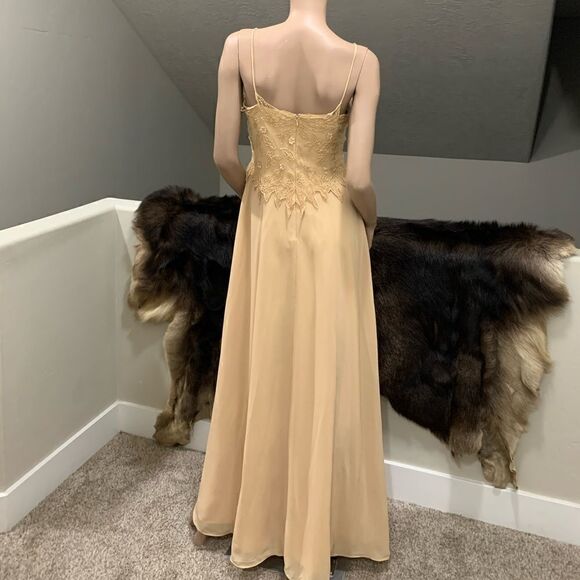 Vintage Style Embroidered & Crystal Beaded Evening Dress - Picture 8 of 14